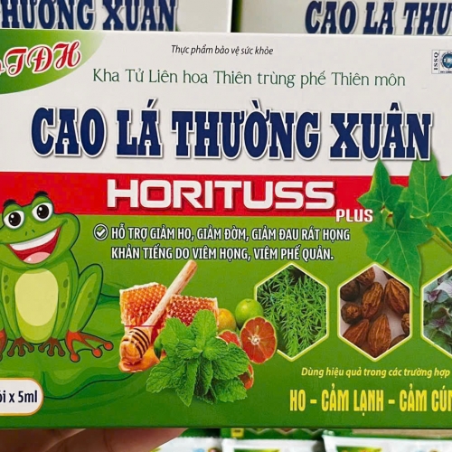 SIRO GÓI CAO LÁ THƯỜNG XUÂN HORITUSS, HỘP 30 GÓI. GIÚP GIẢM HO KÉO DÀI, HO ĐỜM, NGỨA RÁT HỌNG, KHẢN TIẾNG ĐAU HỌNG,...