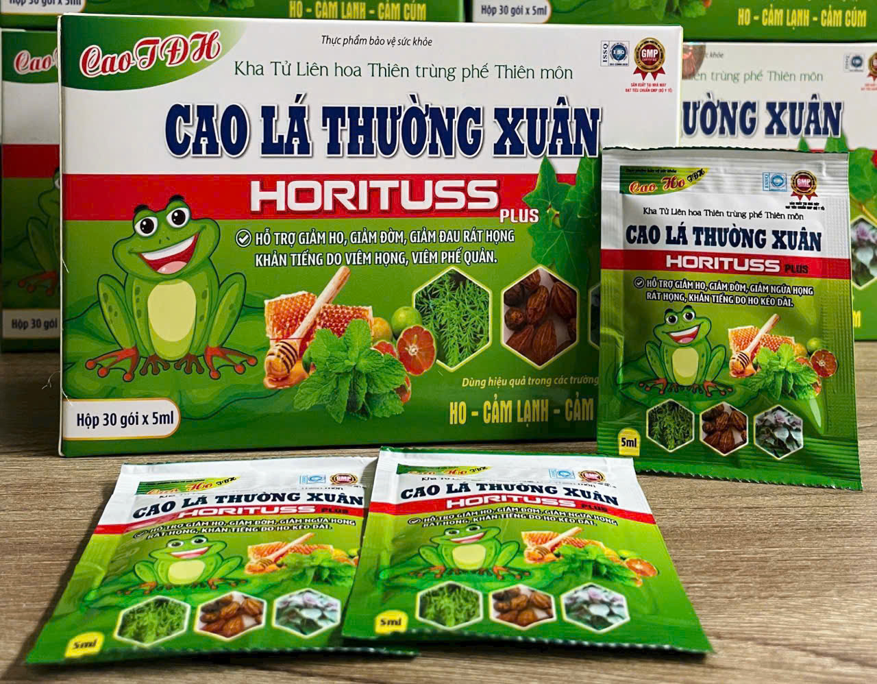SIRO GÓI CAO LÁ THƯỜNG XUÂN HORITUSS, HỘP 30 GÓI. GIÚP GIẢM HO KÉO DÀI, HO ĐỜM, NGỨA RÁT HỌNG, KHẢN TIẾNG ĐAU HỌNG,...