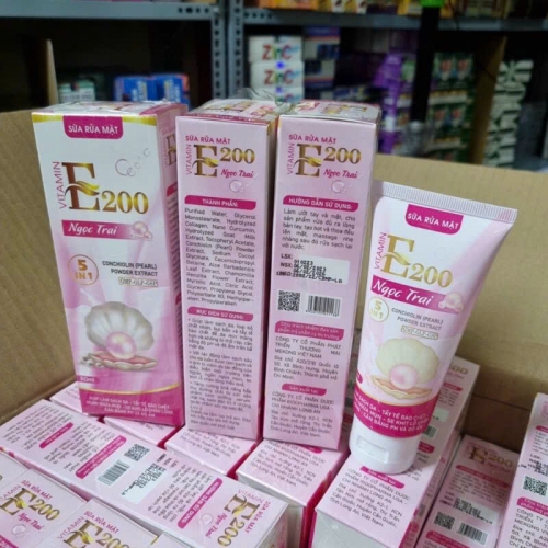SỮA RỬA MẶT VITAMIN E200 NGỌC TRAI 5IN1. GIÚP SẠCH DA, TẨY TẾ BÀO CHẾT, NGĂN NGỪA MỤN, SE KHÍT, CÂN BẰNG ĐỘ ẨM CHO DA